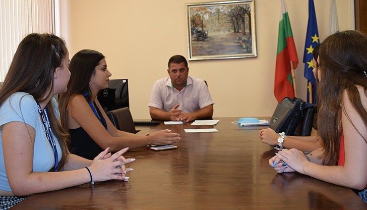 Иво Пазарджиев насърчава находчивостта на младите русенци и на всички, които желаят да се развиват именно в Русе