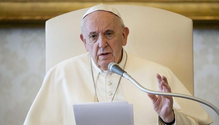 Те се възобновяват шест месеца след като главата на Католическата църква спря практиката заради пандемията от коронавирус