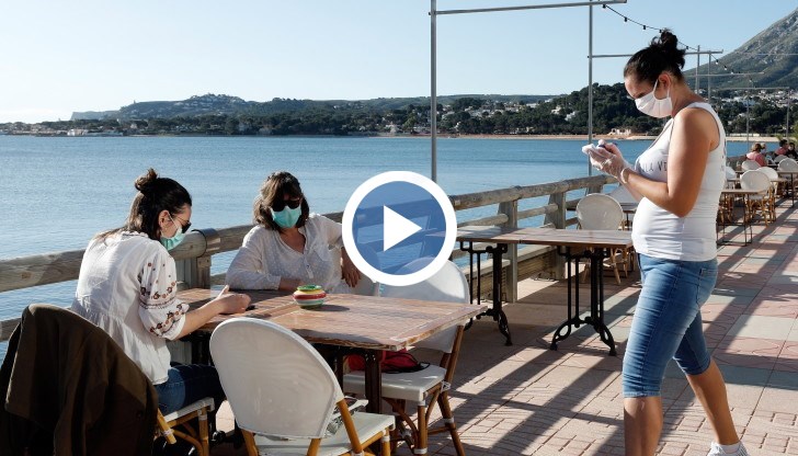 Според данни на НСИ потреблението на домакинствата на храни и напитки е нараснало с 2%. Със същото число обаче скачат и цените по заведенията.