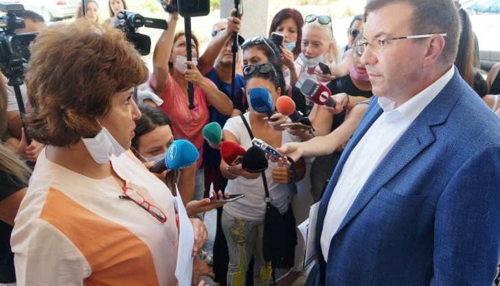 Министърът каза още, че от 1 август са увеличени цените по всички клинични пътеки с 10 %, като ресурсът, който ще влезе във всички лечебни заведения, е изключително висок