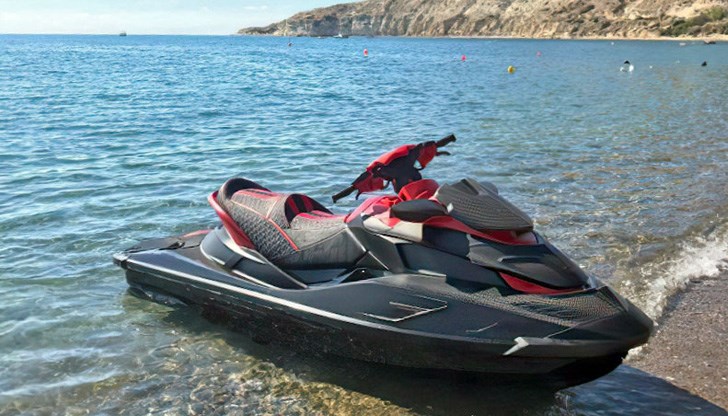 Джетът попаднал на далян с рибарски мрежи Джетът попаднал на далян с рибарски мрежи