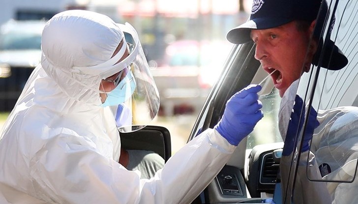 суперразпространителите произвеждат и отделят вируса в необичайно голямо количество, така че при контактуващите с тях хора шансът да се разболеят е много по-голям суперразпространителите произвеждат и отделят вируса в необичайно голямо количество, така че при контактуващите с тях хора шансът да се разболеят е много по-голям