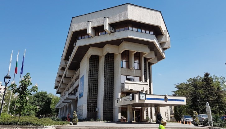 Документите за участие се представят в срок до 10 /десет/ дни от публикуването на обявлението за конкурса