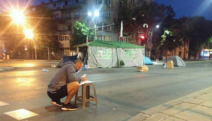 Павел Спасов се оплака, че е бил нападнат през нощта в палатковия лагер