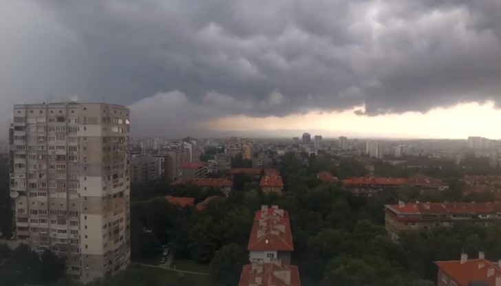 Силна буря с градушка се изсипа над столицата Силна буря с градушка се изсипа над столицата