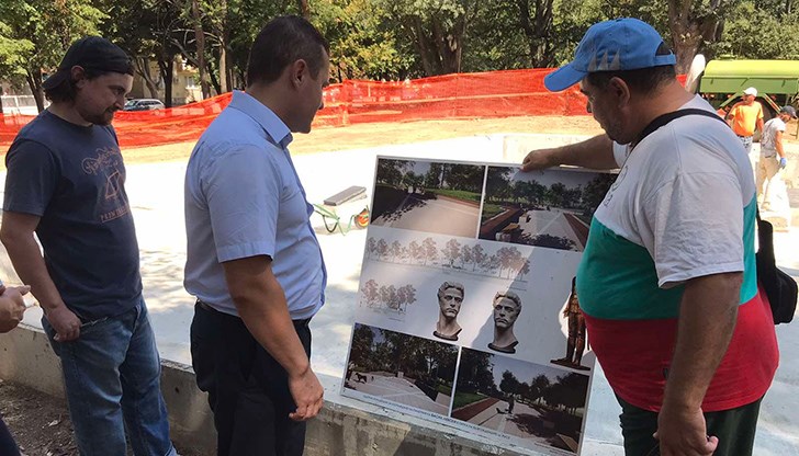 Постаментът за паметника вече е положен в Парка на възрожденците и е оформена зоната около него