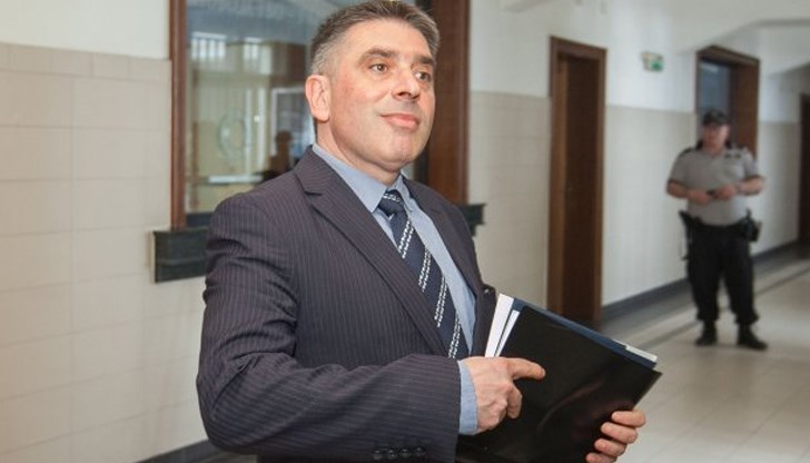 Преди това Данаил Кирилов каза, че конституцията се пишела през последните шест години