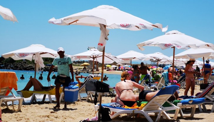 Хотелиерите искат ниски цени на чадъри и шезлонги по плажовете и за 2021 г.