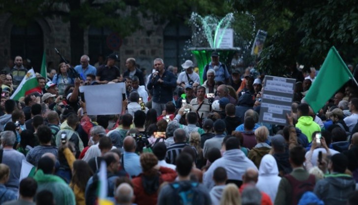 Дъждовното време не успя да удави гражданското недоволство