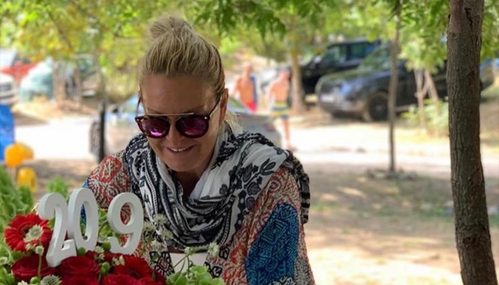 Пищни букети за вечната рекордьорка Пищни букети за вечната рекордьорка