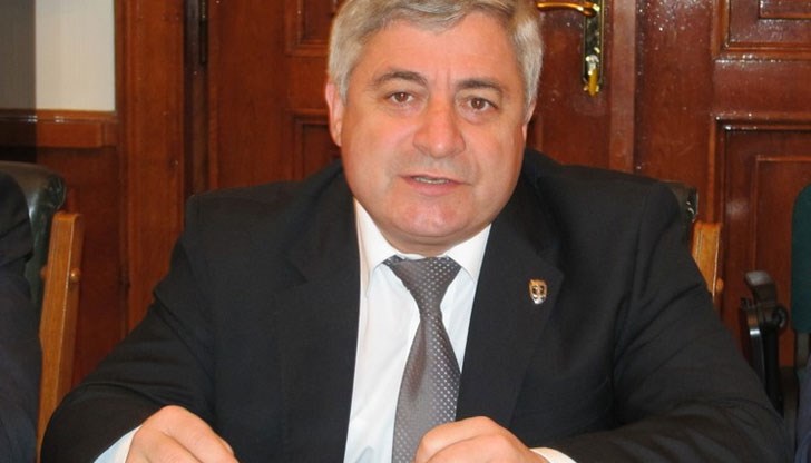 От Национално издателство „Аз-буки“ и Министерството на образованието и науката сърдечно поздравяват Белоев за определянето му за редактор на списанието От Национално издателство „Аз-буки“ и Министерството на образованието и науката сърдечно поздравяват Белоев за определянето му за редактор на списанието