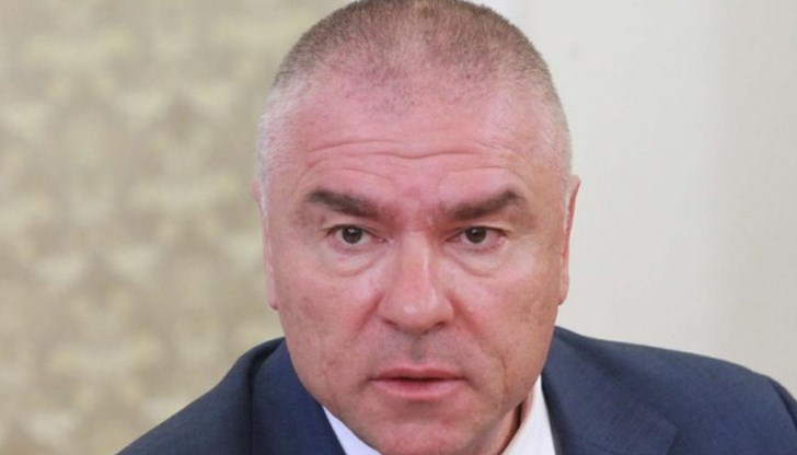 Според него повдигането на темите за свикване на ВНС и нова Конституция цели отклоняване на вниманието от актуалните теми на обществото