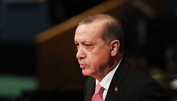 Турският президент иска да отмени Истанбулската конвенция. Но малката му дъщеря Сюмейе е против