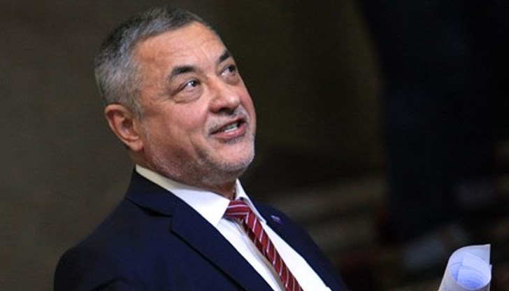 Симеонов се жалва, че хвърлянето на яйца и домати към НФСБ било хулиганска проява