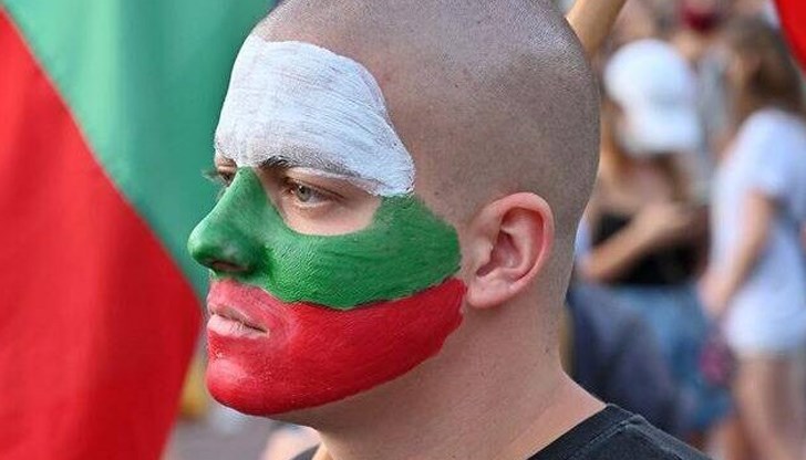 Стотици хиляди българи демонстрират срещу буржоазно-националистическото правителство