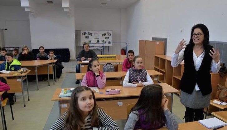 Директорите имат още няколко седмици, за да намерят преподаватели Директорите имат още няколко седмици, за да намерят преподаватели