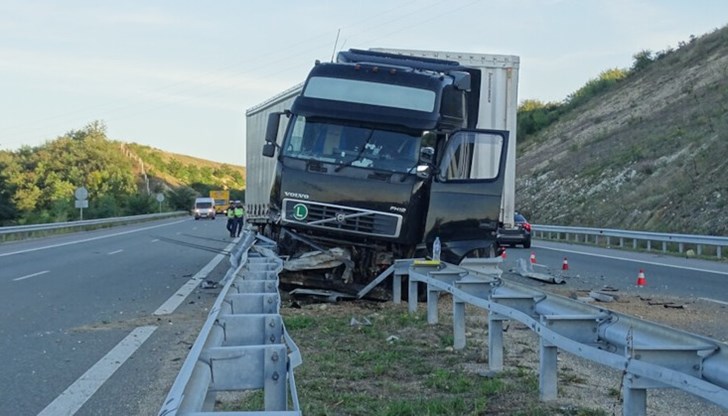 Пътният инцидент стана в платното в посока Дупница