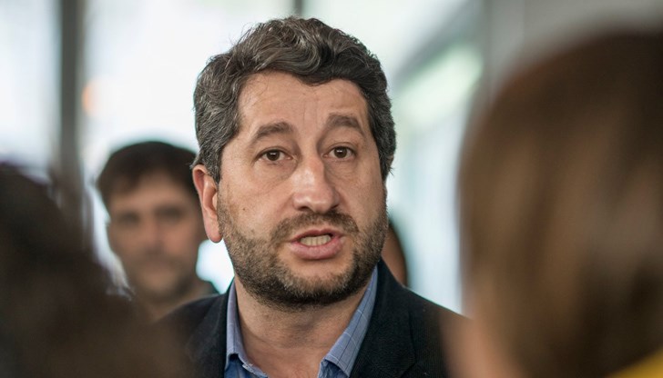 Докато Борисов-Гешев-Пеевски не се разкарат, нищо не се е променило. Оставка! Докато Борисов-Гешев-Пеевски не се разкарат, нищо не се е променило. Оставка!