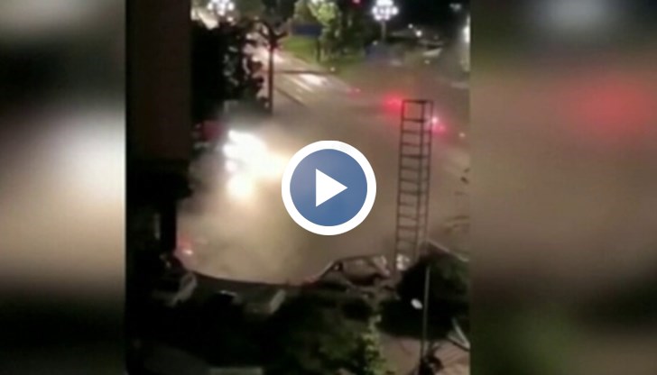 Инцидентът стана пред търговски център в Китай