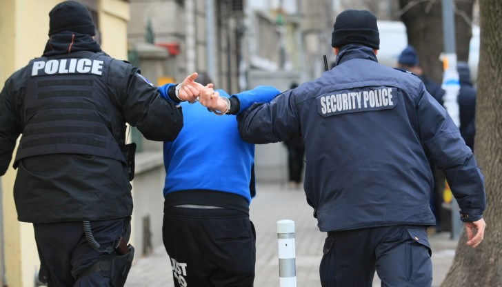 Установен е авторът на обаждането – 36-годишен криминално проявен и осъждан от крайдунавския град Установен е авторът на обаждането – 36-годишен криминално проявен и осъждан от крайдунавския град