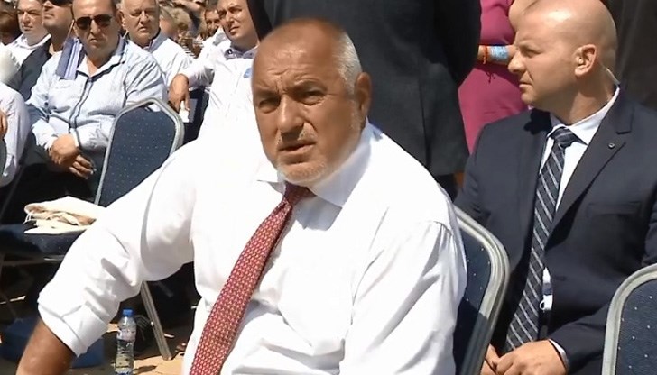 Вместо оставка, Борисов хвърля отново хвалби за собствената си персона
