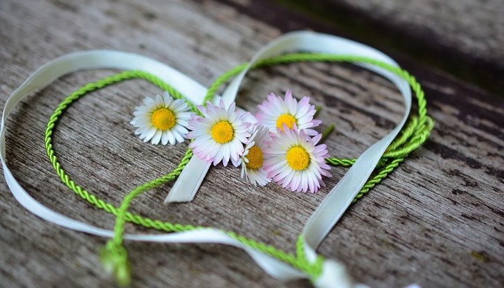 Новият месец идва с промени в любовта. Възможни са критични точки, но няма да ни липсва и романтика Новият месец идва с промени в любовта. Възможни са критични точки, но няма да ни липсва и романтика