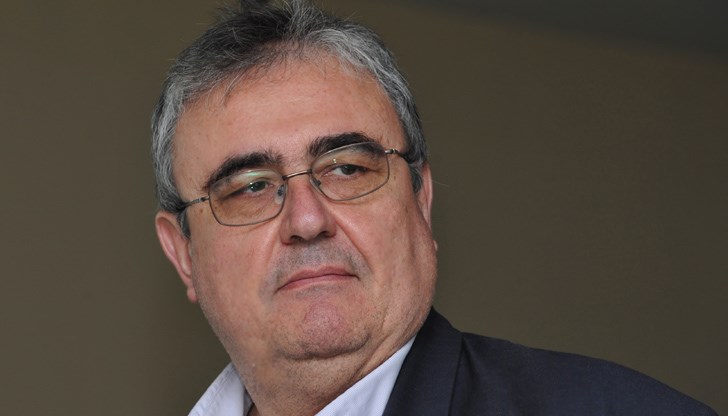 Днес тече поредното изхлузване на поредната политическа кожа... Днес тече поредното изхлузване на поредната политическа кожа...