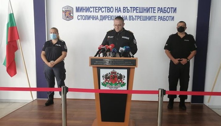 СДВР: "Различни групи протестиращи са складирали на Орлов мост камъни, павета и бутилки с цел да бъдат използвани срещу органите на реда и закона"