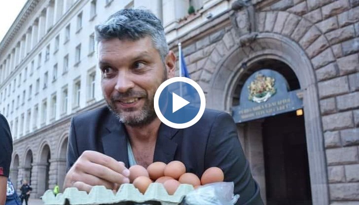 Тихомир Валериев Василев е едно от лицата на протеста в София