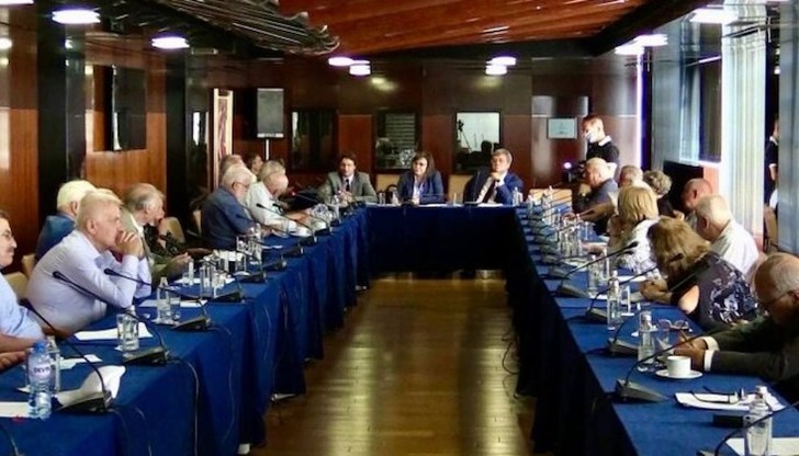 Депутати от 7-ото ВНС категорично се противопоставиха на опитите на управляващите и присъдружните им партии да заличат действащата българска Конституция Депутати от 7-ото ВНС категорично се противопоставиха на опитите на управляващите и присъдружните им партии да заличат действащата българска Конституция