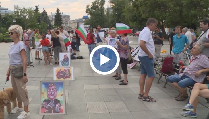 Преди това недоволните от властта се събраха на автошествие и блокираха Дунав мост