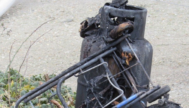 Според огнеборците причина за пожара е техническа неизправност на бутилката Според огнеборците причина за пожара е техническа неизправност на бутилката