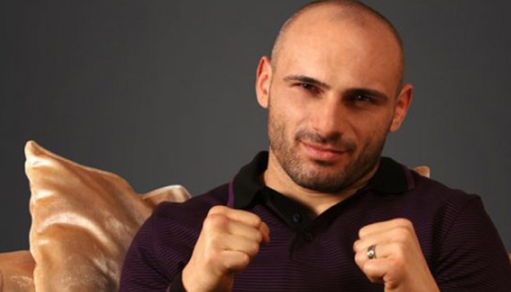 Явно много са го били по главата Стъкито щом се е докарал до там, че да въвежда той ред в държавата