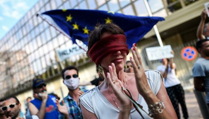 ЕС се преструва, че не вижда ЕС се преструва, че не вижда