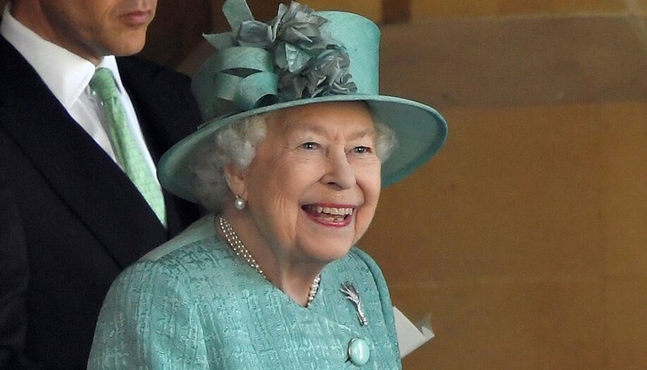94-годишната кралица не можела да се нарадва на тримата си внука