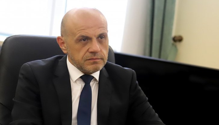 Машините трябва да са закупени и да са собственост на държавата. Нелепо е всеки път да се наемат