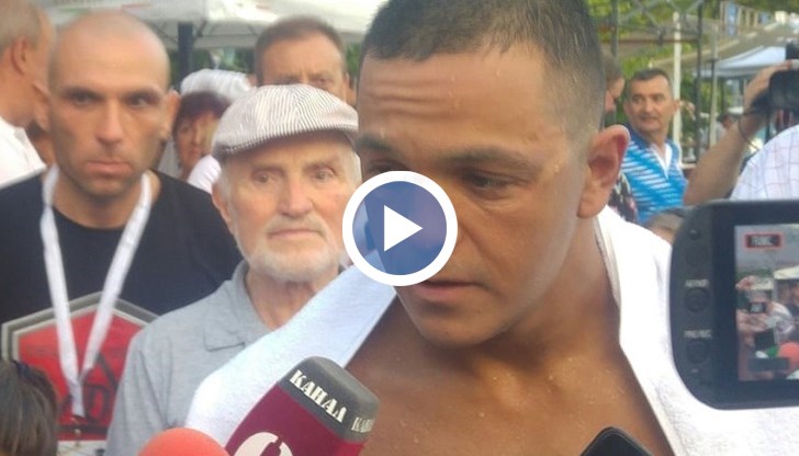 Българин подобри световният рекорд от 12 часа плуване без прекъсване в 50-метров басейн