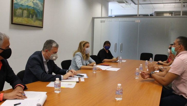 Местата за настаняване работят, спазвайки всички противоепидемични мерки срещу разпространението на COVID-19, и аз лично съм се уверила, че е така Местата за настаняване работят, спазвайки всички противоепидемични мерки срещу разпространението на COVID-19, и аз лично съм се уверила, че е така