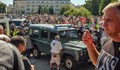 Протестиращ облекчи пикочния си мехур до жандармеристите