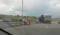 Аварирал камион запречва движението по пътя Омуртаг – Търговище
