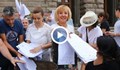 Хора на Мая Манолова са влезли в парламента и не искат да напуснат