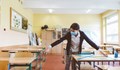 С маски и изолатори: Готови ли са всички училища за година в пандемия?
