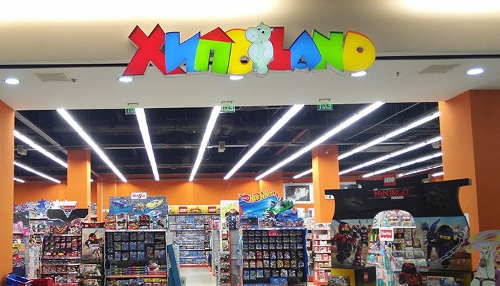 Полиция и НАП нахлуха в складовата база на веригата магазини за детски стоки Полиция и НАП нахлуха в складовата база на веригата магазини за детски стоки