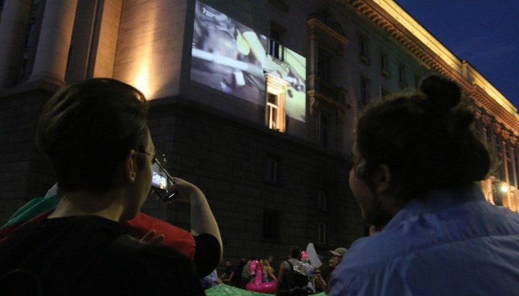 Това предизвика мощни викове "Оставка" Това предизвика мощни викове "Оставка"