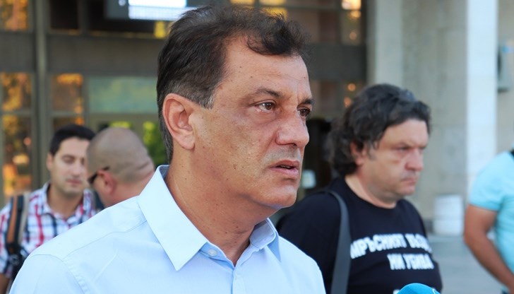 Иванов:"Може би е време за някакво решение на парламентарно ниво, което да доведе до промяна на закона и така да бъдат намалени съответните норми" Иванов:"Може би е време за някакво решение на парламентарно ниво, което да доведе до промяна на закона и така да бъдат намалени съответните норми"