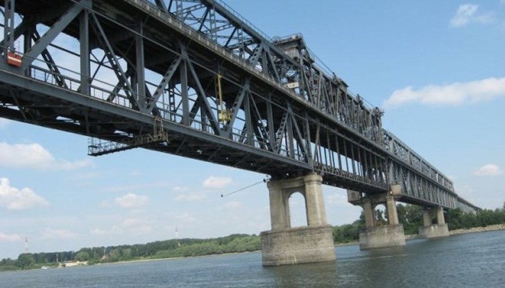 Според Пенчо Милков след като АПИ събира всички такси на Дунав мост и Русе не получава нищо от това, а страда от задръстванията на пътищата и по-конкретно от километричните колони по пътя за Мартен, тогава АПИ да ремонтира българската част на Дунав мост