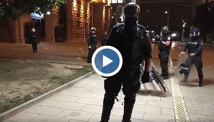 Датски репортер е записал как е заплашван от български полицай на протестите снощи