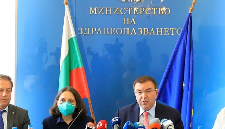 В Русе класът на заразения 11-класник беше изпратен само да пази карантина вкъщи без никакви изследвания, а родителите на момчето, които са контактни от първи ред, бяха пуснати да си ходят на работа и евентуално, да станат приносители на заразата, ако са носители В Русе класът на заразения 11-класник беше изпратен само да пази карантина вкъщи без никакви изследвания, а родителите на момчето, които са контактни от първи ред, бяха пуснати да си ходят на работа и евентуално, да станат приносители на заразата, ако са носители