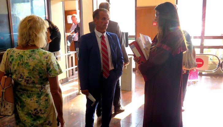 Грубо държание и селски изказ демонстрира днес бившият кмет на Созопол Грубо държание и селски изказ демонстрира днес бившият кмет на Созопол