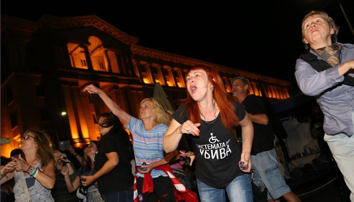 Гневът на протестиращите е насочен към Цвета Караянчева